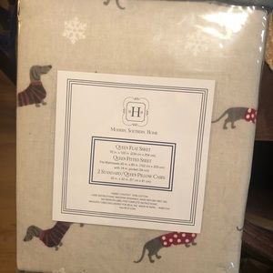 Flannel sheets (queen) with dogs in sweaters